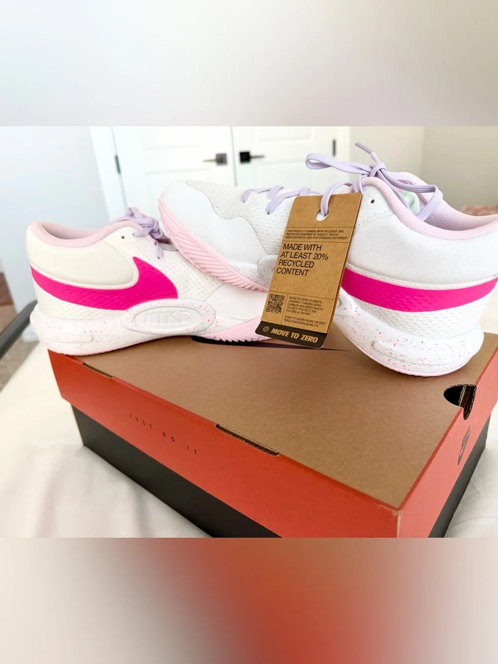 NWOB Nike Hyperquick Womens Volleyball Sneakers White Pink Purple Speckled 9.5